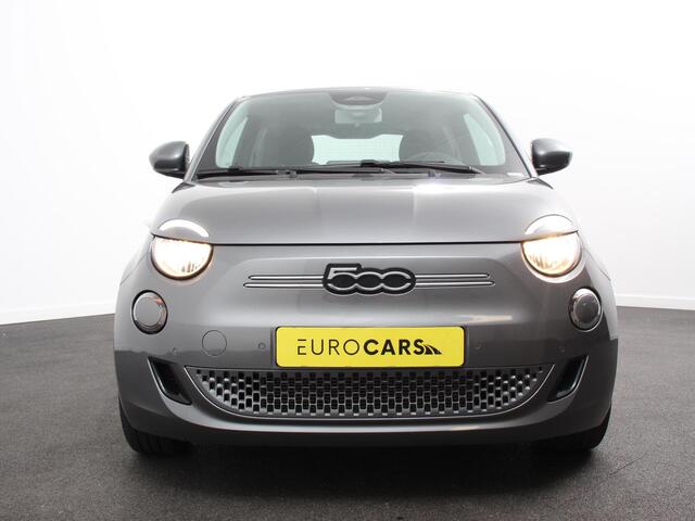 Fiat 500 Urban 42 kWh Airco Climatronic 360 Camera Stoelverwarming Keyless Wireless CarPlay Dodehoek Assistant 85 kW Charger Actieradius 320km WLTP