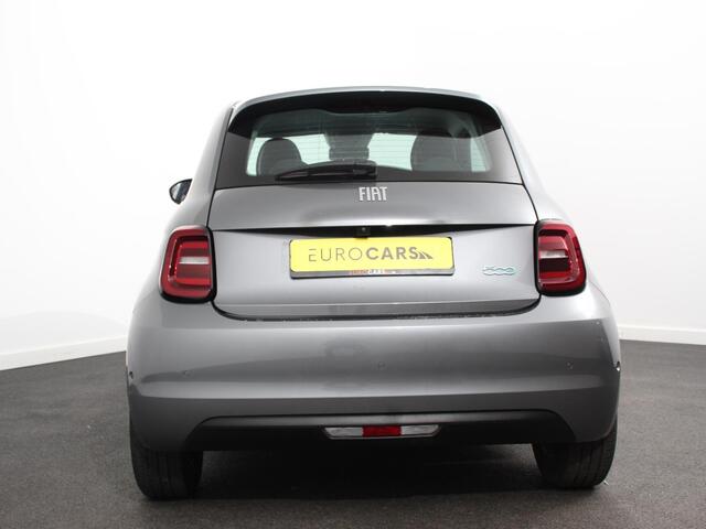 Fiat 500 Urban 42 kWh Airco Climatronic 360 Camera Stoelverwarming Keyless Wireless CarPlay Dodehoek Assistant 85 kW Charger Actieradius 320km WLTP