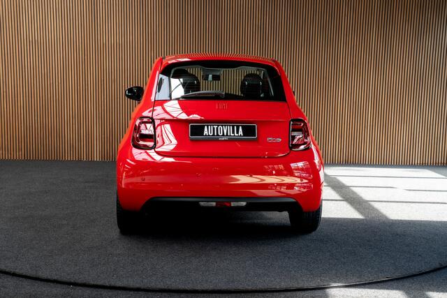 Fiat 500 24 kWh 3- Fase SOH: 93,8% Navi Airco LED Cruise C. Carplay Stoelverwarming LM velgen BTW auto