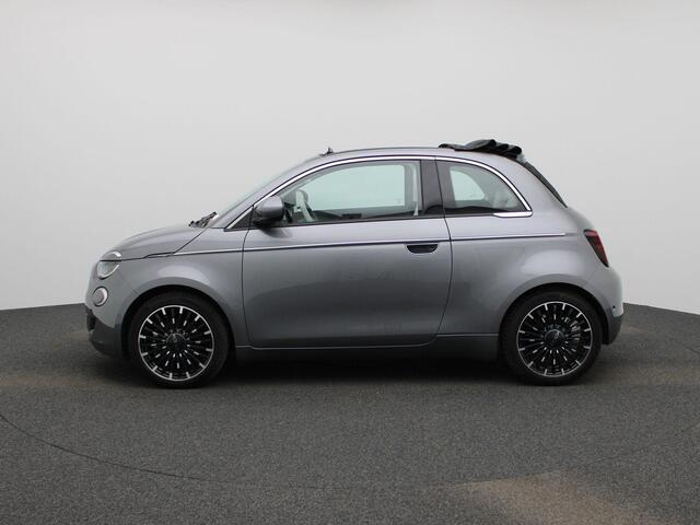 Fiat 500C 500e 42 kWh La Prima | Achteruitrijcamera | Adaptive Cruise Control | Canvas Open Dak | CCS | Draadloos Opladen | Leder | Stoelverwarming |