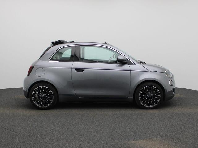 Fiat 500C 500e 42 kWh La Prima | Achteruitrijcamera | Adaptive Cruise Control | Canvas Open Dak | CCS | Draadloos Opladen | Leder | Stoelverwarming |