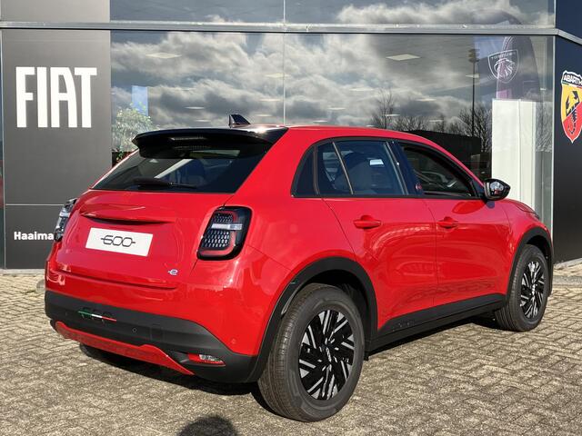 Fiat 600 600e RED 54 kWh | VOORRAAD | Actieradius 400km WLTP | 100kW snel laden | 30 min = 80% vol