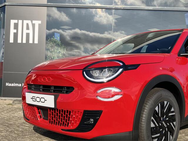 Fiat 600 600e RED 54 kWh | VOORRAAD | Actieradius 400km WLTP | 100kW snel laden | 30 min = 80% vol