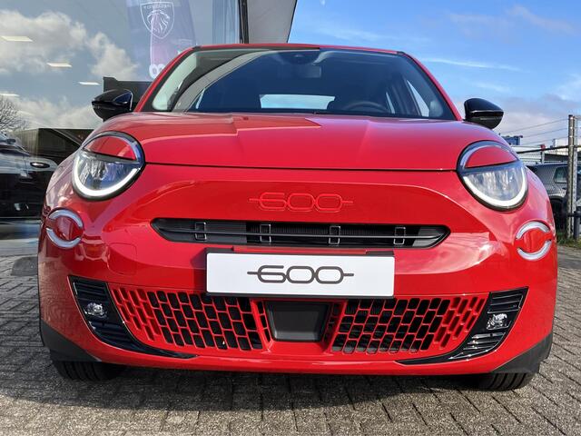 Fiat 600 600e RED 54 kWh | VOORRAAD | Actieradius 400km WLTP | 100kW snel laden | 30 min = 80% vol