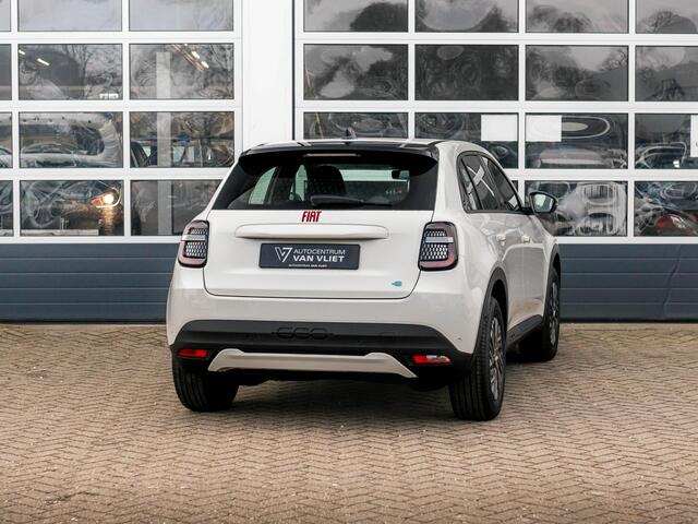 Fiat 600 600e RED 54 kWh | Mega scherpe Prijs, zolang de voorraad strekt ! | Gratis Wallbox
