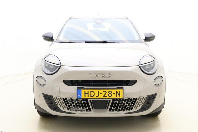 Fiat 600 1.2 Hybrid Urban 136 PK | Navigatie | Keyless | Climate control | Lichtmetalen velgen | Parkeersensoren | Camera