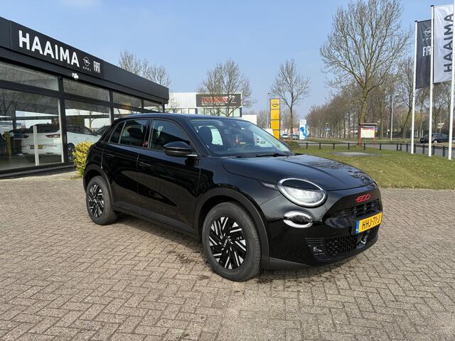 Fiat 600 600e RED 54 kWh | Climate control | Apple Carplay/Android Auto | Parkpilot | Cruise control | Keyless start | Volledig Digitaal instrumentenpaneel
