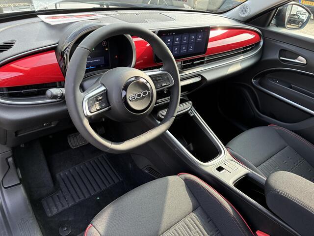 Fiat 600 600e RED 54 kWh | Climate control | Apple Carplay/Android Auto | Parkpilot | Cruise control | Keyless start | Volledig Digitaal instrumentenpaneel