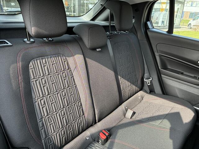 Fiat 600 600e RED 54 kWh | Climate control | Apple Carplay/Android Auto | Parkpilot | Cruise control | Keyless start | Volledig Digitaal instrumentenpaneel