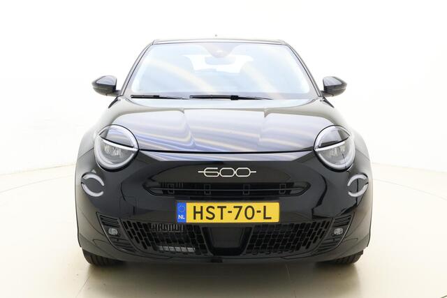 Fiat 600 1.2 Hybrid Black Edition | Apple Carplay/Android auto | Parkeersensoren | 17'' lichtmetalen velgen | LED verlichting | Automaat