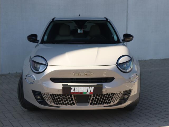 Fiat 600 600e La Prima 54 kWh | Navi | Camera | Carplay | 18"