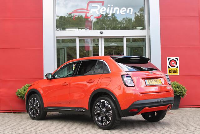 Fiat 600 1.2 110PK Hybrid LA PRIMA | NAVIGATIE | LEDEREN BEKLEDING | ELEKTRISCH BEDIENBARE BESTUURDERSSTOEL MET MASSAGE FUNCTIE | VOORSTOELEN VERWARMD | KEYLESS ENTRY | ADAPTIVE CRUISE CONTROL | SCHAKELFLIPPERS | APPLE CARPLAY | ACHTERUITRIJ CAMERA | DODEHOEKDETEC