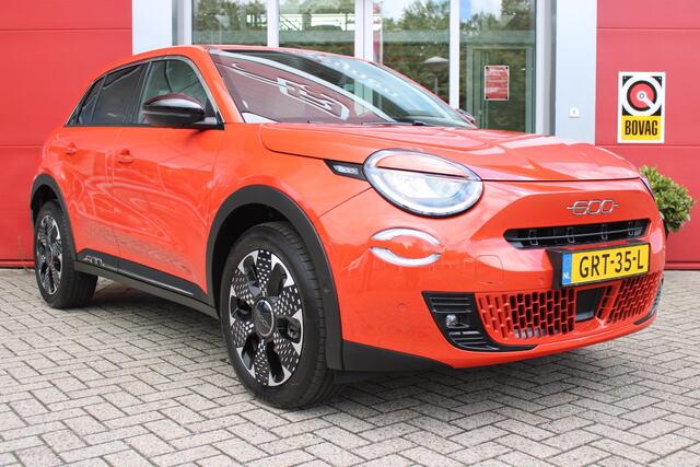 Fiat 600 1.2 110PK Hybrid LA PRIMA | NAVIGATIE | LEDEREN BEKLEDING | ELEKTRISCH BEDIENBARE BESTUURDERSSTOEL MET MASSAGE FUNCTIE | VOORSTOELEN VERWARMD | KEYLESS ENTRY | ADAPTIVE CRUISE CONTROL | SCHAKELFLIPPERS | APPLE CARPLAY | ACHTERUITRIJ CAMERA | DODEHOEKDETEC