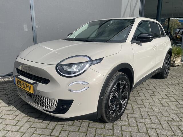 Fiat 600 1.2 Hybrid La prima Full options / met fabrieksgarantie / 136 PK / Navigatie / Multimedia / Bluetooth / A-uitrijcamera