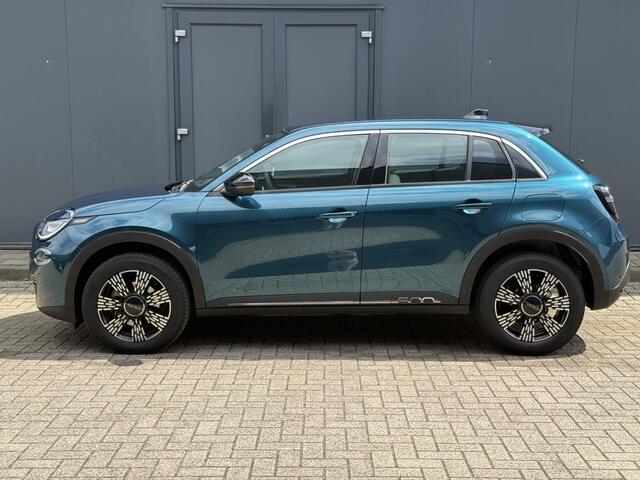 Fiat 600 1.2 Hybrid Urban Automaat / Navigatie via Android Auto/Apple Carplay / Airco / Parkeersensor Achter / DAB / Stof/Lederen Bekleding