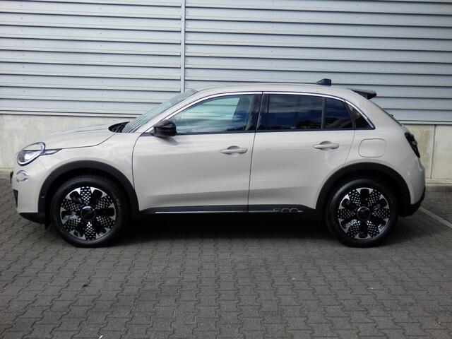 Fiat 600 136 pk. Hybride | La prima | 360 camera | Massage stoel |