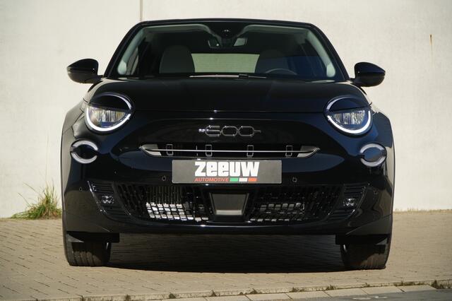 Fiat 600 600e La Prima 54 kWh | Navi | Camera | Carplay | 18"