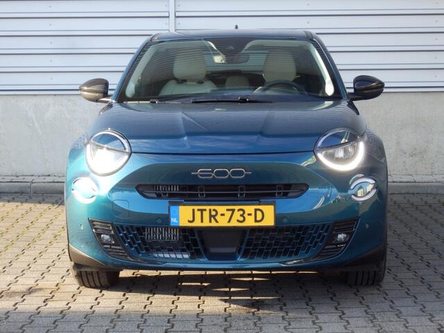 Fiat 600 101PK Hybrid La Prima | 360 camera | Massagestoel | Compleet |