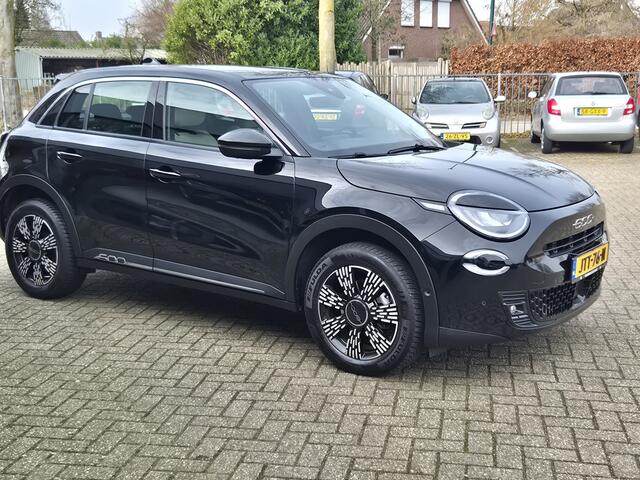 Fiat 600 1.2 Hybrid Urban AUTOMAAT / CLIMATE CONTROL/STOEL VERWARMING/CRUISE CONTROL