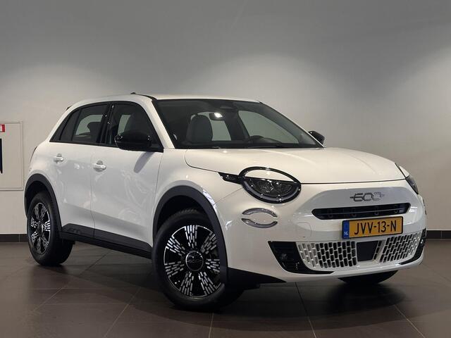 Fiat 600 Urban 1.2 Hybrid 145pk e-DCS6 | 8 JAAR GARANTIE! | APPLE CARPLAY / ANDROID AUTO | CLIMA | PARKEERSENSOREN | ISOFIX |