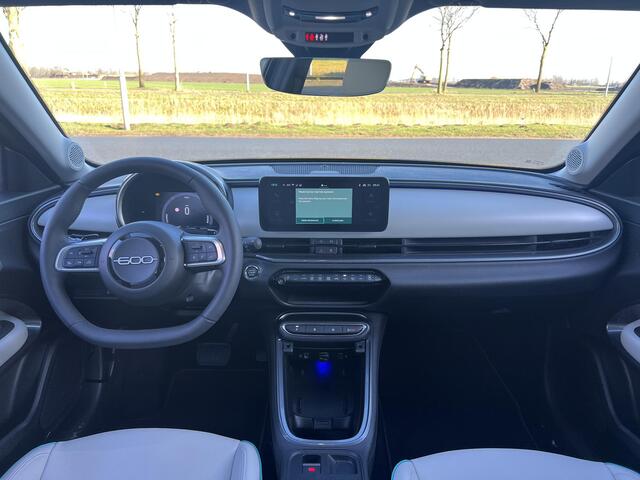 Fiat 600 1.2 Hybrid La Prima | Full option | Camera | Stoelverwarming | Leder | Carplay | Massage | Droneview | LED