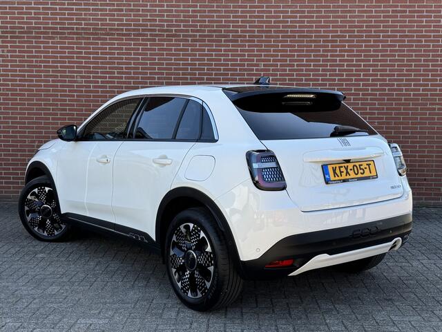 Fiat 600 1.2 Hybrid La Prima NAV ADAP-CRUISE CAMERA STOELVW CARPLAY LMV