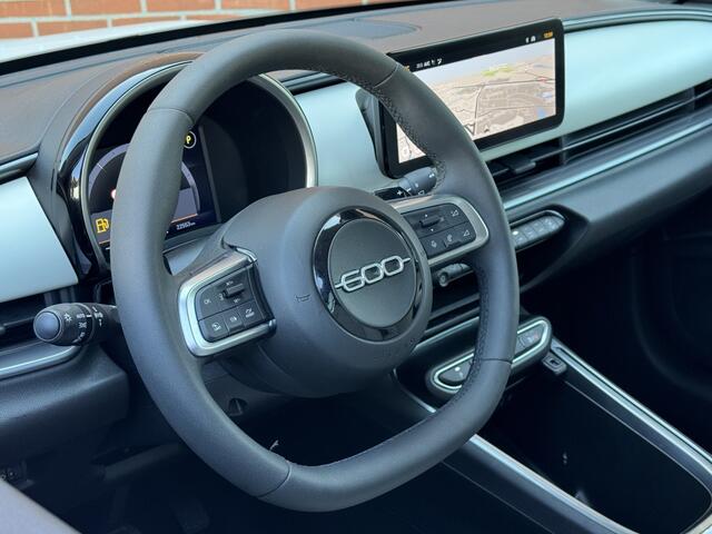 Fiat 600 1.2 Hybrid La Prima NAV ADAP-CRUISE CAMERA STOELVW CARPLAY LMV
