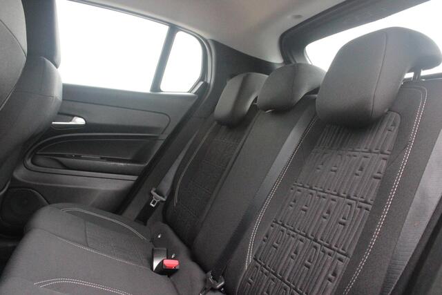 Fiat 600 1.2 Hybrid 110PK AUTOMAAT URBAN | STOEL/VOORRUIT VERWARMING | KEYLESS ENTRY/START | 17" LICHTEMATELN VELGEN | DRAADLOZE TELEFOONLADER | DRAADLOZE APPLE CARPLAY/ANDROID AUTO | NAVIGATIE | DAB+ RADIO | PARKEERSENSOREN VOOR + ACHTER | ACHTERUITRIJ CAMERA | C