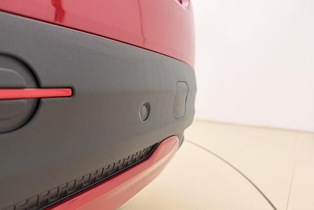 Fiat 600 600e RED 54 kWh | SCHERPE PRIJS| Geen kilometers | Keyless | Navigatie via Carplay | Parkeersensoren | Lichtmetalen velgen