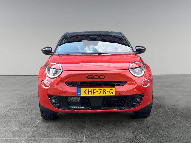 Fiat 600 Sport 1.2 Hybrid 145pk | ALCANTARA | ELEKTR. STOEL | APPLE CARPLAY / ANDROID AUTO | CAMERA | NAVI |