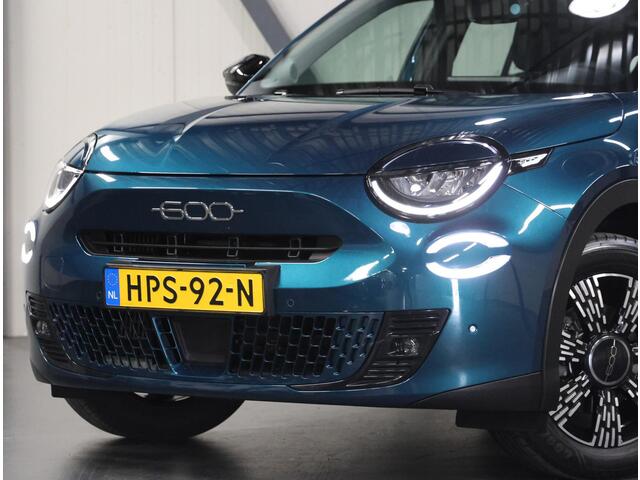 Fiat 600 1.2 110PK Urban | 1ste eigenaar | AppleCarPlay/AndroidAuto | Climate Control | Cruise Control | Camera | Parkeersensoren | Navigatie | AUTOMAAT | LM velgen | Keyless | LED | Isofix | Sfeerverlichting | Stoel/Voorruitverwarmd |