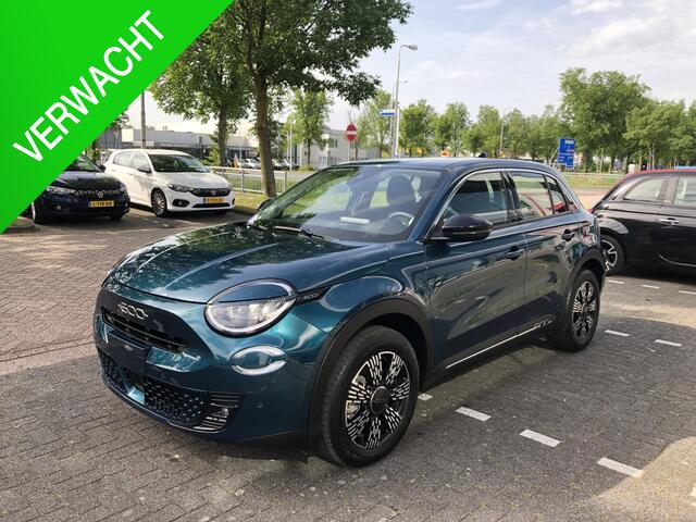 Fiat 600 1.2 Hybrid Icon AUTOMAAT|NAVI|CLIMATE|APPLE/ANDROID|17"|CAMERA|PDC|DAB