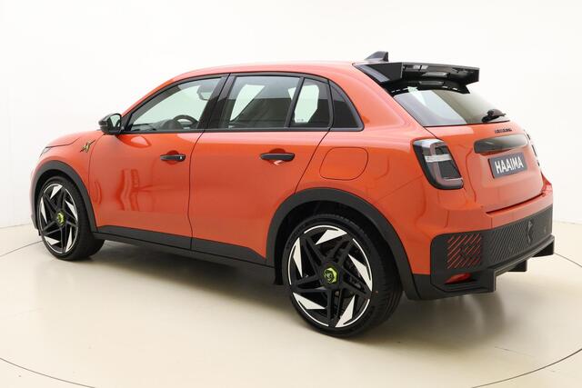 Fiat Abarth 600e Turismo 54 kWh | 20'' lichtmetalen velgen | Sabelt sportstoelen | Zwarte hemelbekleding | Alcantara sportstuur | Sperdifferentieel | Uit voorraad leverbaar!