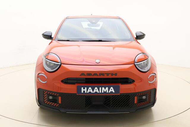 Fiat Abarth 600e Turismo 54 kWh | 20'' lichtmetalen velgen | Sabelt sportstoelen | Zwarte hemelbekleding | Alcantara sportstuur | Sperdifferentieel | Uit voorraad leverbaar!