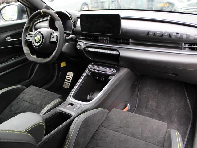 Fiat Abarth 600e Scorpionissima 54 kWh | Navi / Alcantara / Camera