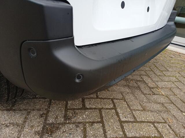 Fiat DOBLO L1 1.5 BlueHDI 100pk | BPM vrij | 3-zits | Houten afwerking laadruimte | NAVI | Multimedia | Apple Carplay | Android Auto | DAB+ | Achteruitrijcamera | Dode hoek detectie | Parkeersensoren voor- en achter | Licht- en regensensor | Bestuurdersstoel comfort