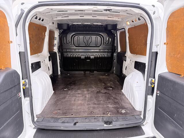 Fiat DOBLO Cargo Trekking 1.6JTD 105PK L2H1 3-Peroons Airco Navi* Apple Carplay Android Auto Bluetooth S Trekking Euro 6 Betonplex Vloer Wandbetimmering Schuifdeur Origineel Nederlandse Auto 984kg laadvermogen! 1300kg trekvermogen!