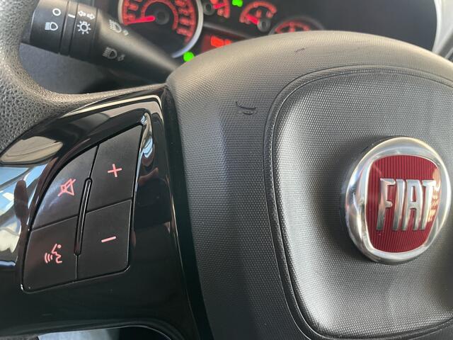 Fiat DOBLO Cargo 1.6 MJ L1H1 SX Airco - Bluetooth - Parkeersensoren achter - Radio - Tussenschot volledig - Zijschuifdeur rechts - Stuur multifunctioneel - Mistlampen voor - Elektrische ramen voor