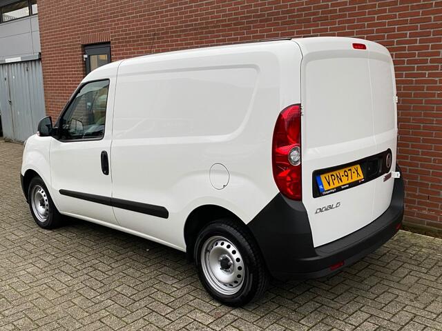 Fiat DOBLO Cargo 1.6 MJ L1H1 105PK AIRCO 6-VERSNELLINGEN ACHTERDEUREN