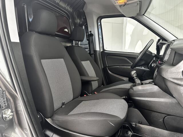Fiat DOBLO Cargo 1.6 MJ L2H1 Maxi Pro Edition/ Zij-Schuifdeur Rechts/ Apple + Android/ Camera/ Airco/ Cruise/ Elek. pakket/ Bluetooth/ Armsteun/ Multi. LEDER. Stuur/ PDC/ Dagrijverl.
