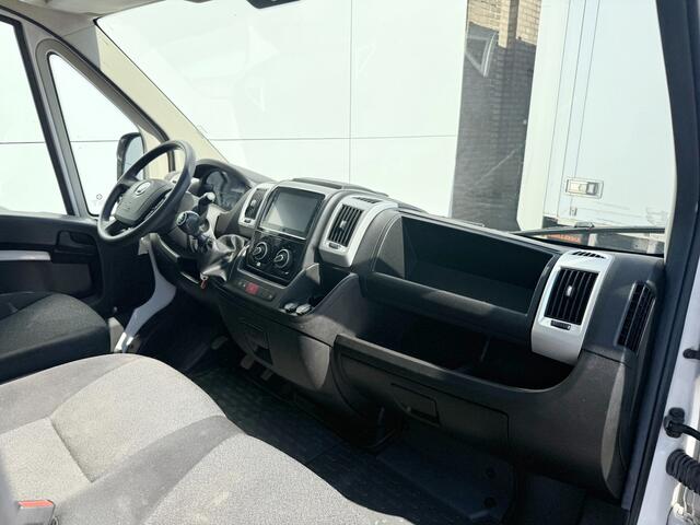 Fiat DUCATO 2.3 MultiJet 140pk Laadklep Airco Camera Navigatie Bakwagen Koffer Meubelbak
