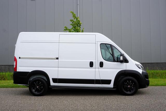 Fiat DUCATO 2.2 MultiJet 180 L2H2 3.5t Automaat |Adaptive Cruise |Camera en digitale binnenspiegel |Standkachel |2 stoelen |2 airbags |Trekhaak |Stoelverwarming |Parkeersensoren voor en achter