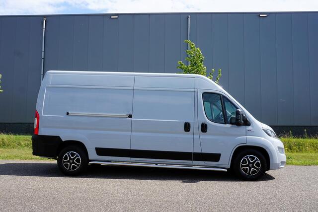 Fiat DUCATO 35H 2.3 MultiJet L3H2 in Topstaat |1e eigenaar |Automaat |Grijs |160 pk |3500 KG |2e airbag |Camera |Cruise |Navi |Climate control |Trekhaak |EURO6
