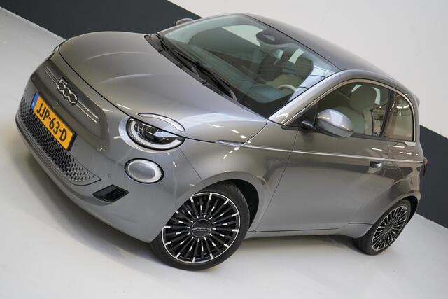 Fiat E-500 La Prima 42 kWh | SoH 94% | Lederen bekleding | Navigatie | Achteruitrijcamera | Panoramadak | Adaptive cruise |