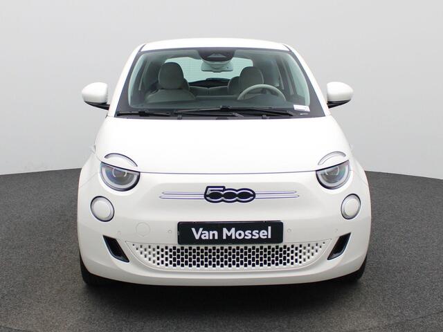 Fiat E-500 500e 42 kWh La Prima | Climate Control / ECC | Licht metalen velgen 17 inch | Cruise control | Navigatie | Lederen bekleding beige | Stoelverwarming | LED koplampen Park Distance Control voor en achter | Achteruitrijcamera \