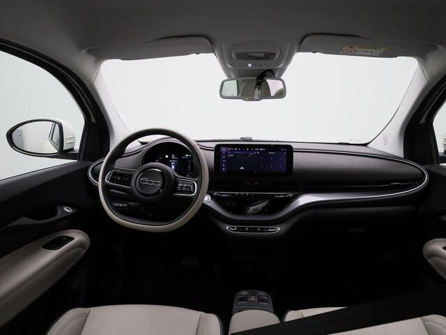 Fiat E-500 500e 42 kWh La Prima | Climate Control / ECC | Licht metalen velgen 17 inch | Cruise control | Navigatie | Lederen bekleding beige | Stoelverwarming | LED koplampen Park Distance Control voor en achter | Achteruitrijcamera \