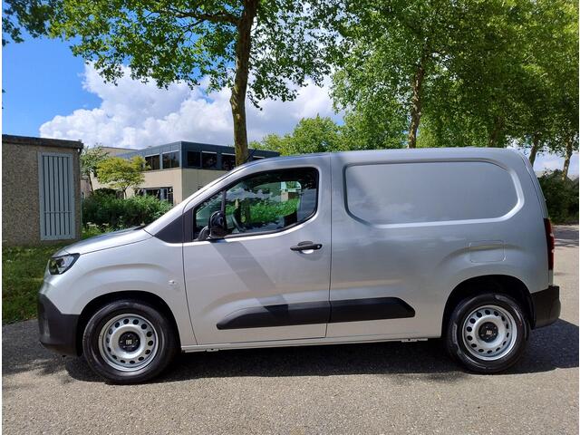 Fiat E-Doblo L1 50 kWh 136pk | 8 jaar garantie | 0% financial lease | Apple Carplay | Android Auto | Multimedia | Achteruitrijcamera | Parkeersensoren achter | Winter pakket | Stoelverwarming | Stuurverwarming | Stuurwielbediening | Reservewiel | van ¤30.975 voor ¤26.