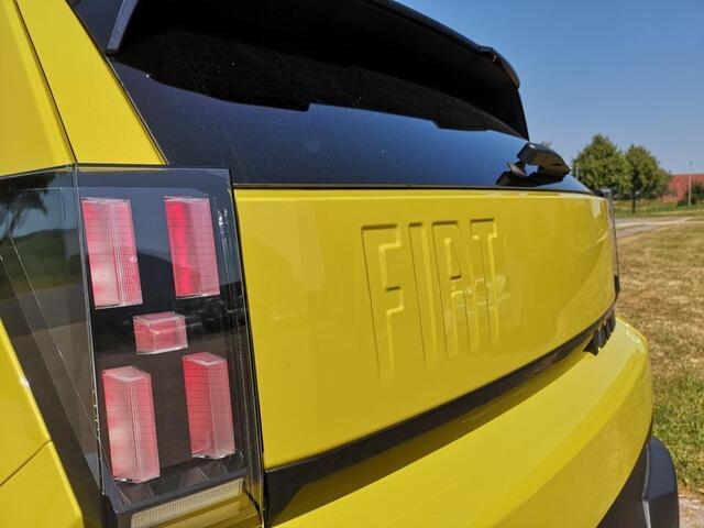 Fiat PANDA Grande La Prima 11 kW 44 kWh | Op voorraad | Full Option | Winter pack | Camera |