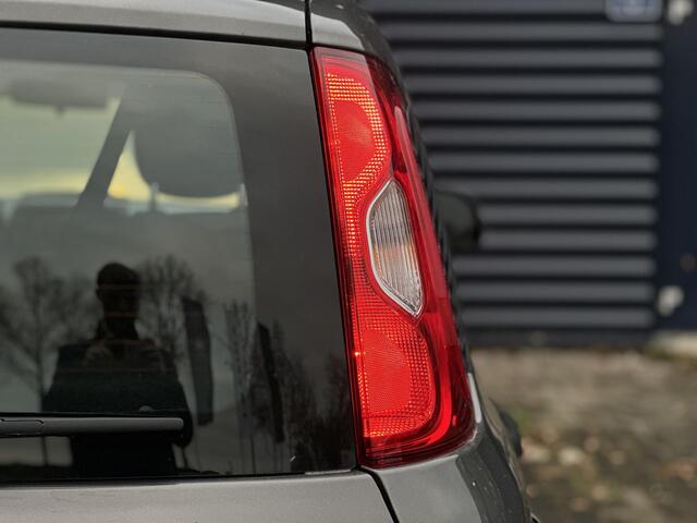 Fiat PANDA 1.0 Hybrid City Life | Navigatie via Carplay | 3 Zitplaatsen | Airco | Dakrails | Hoge instap | City functie | Metaallak | Electrische ramen |