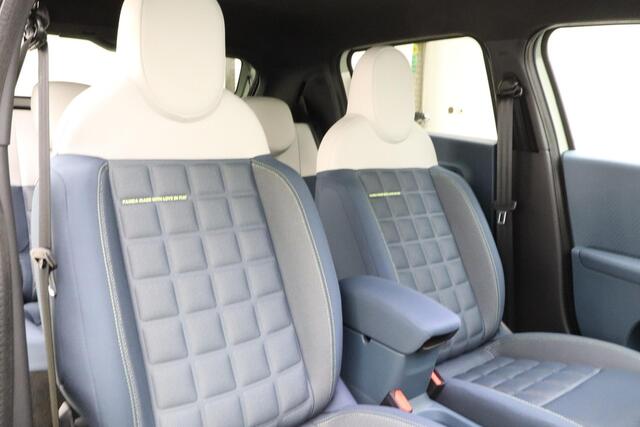 Fiat PANDA Grande La Prima 11 kW 44 kWh | NIEUW | Navigatie | Stoel & Stuurverwarming | Camera | Dakrails | Extra getint glas | Hoge instap | Nieuw model